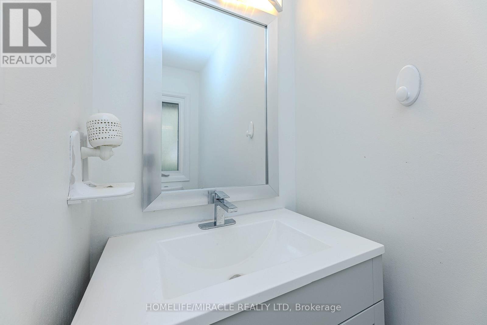 851 Bennett Court, Oshawa, Ontario  L1K 1V3 - Photo 6 - E13660266