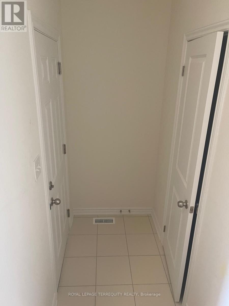 1111 Marathon Avenue, Pickering, Ontario  L1X 0L7 - Photo 3 - E13660276