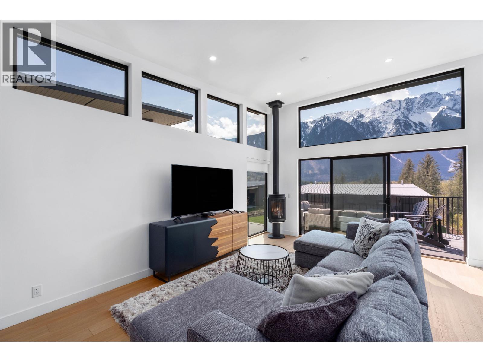 41 4000 Sunstone Way, Pemberton, British Columbia  V0N 2L3 - Photo 10 - R3154458