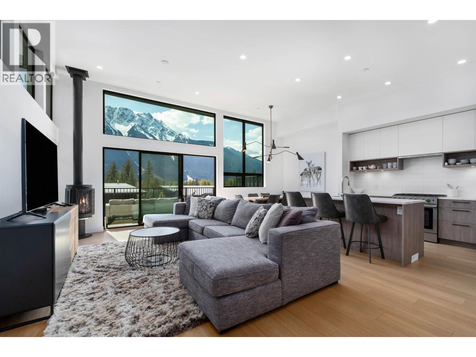 41 4000 Sunstone Way, Pemberton, British Columbia  V0N 2L3 - Photo 3 - R3154458