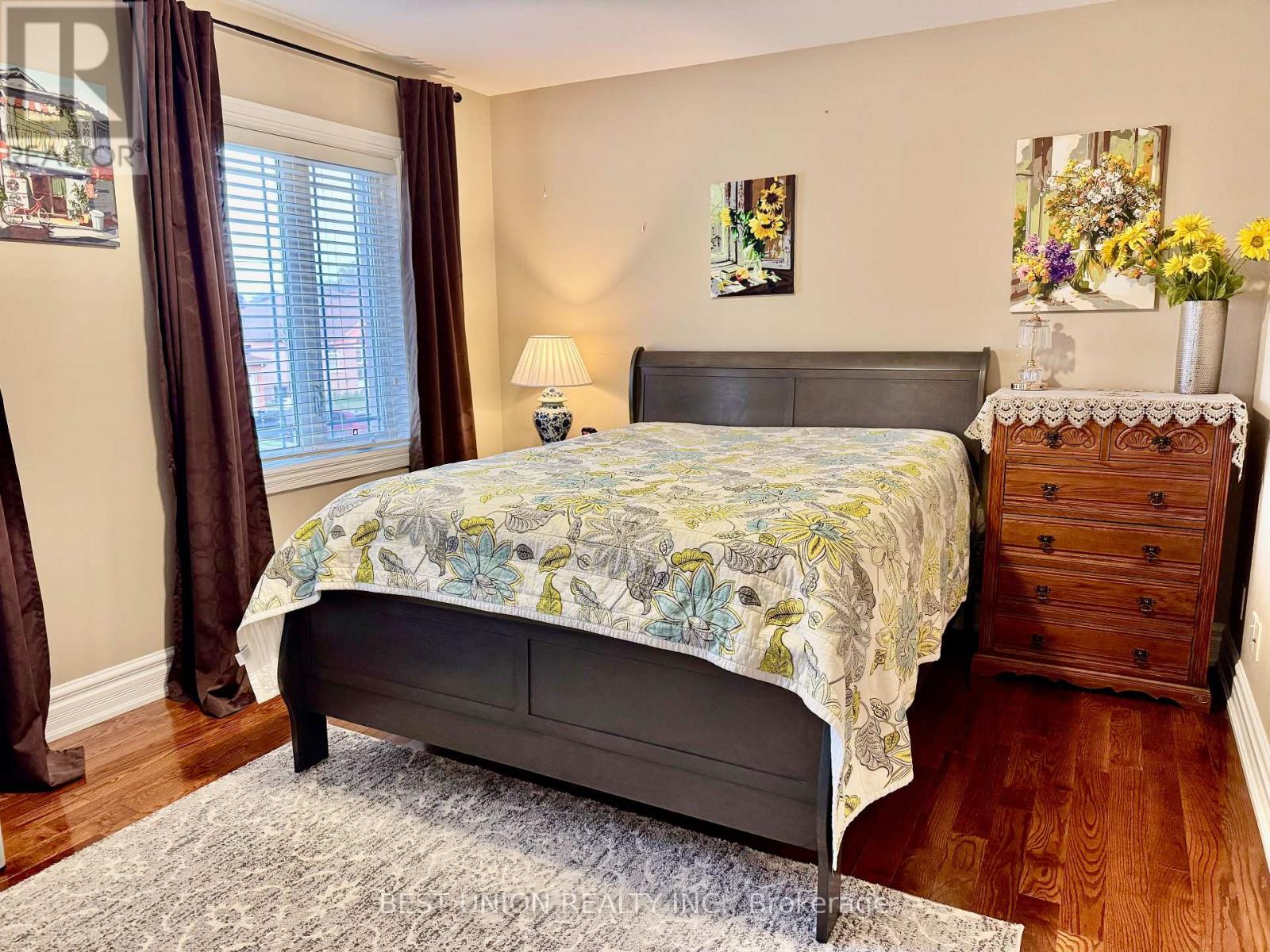 Bedroom #2 - 110 Bond Crescent, Richmond Hill, Ontario  L4E 3L1 - Photo 10 - N13660272