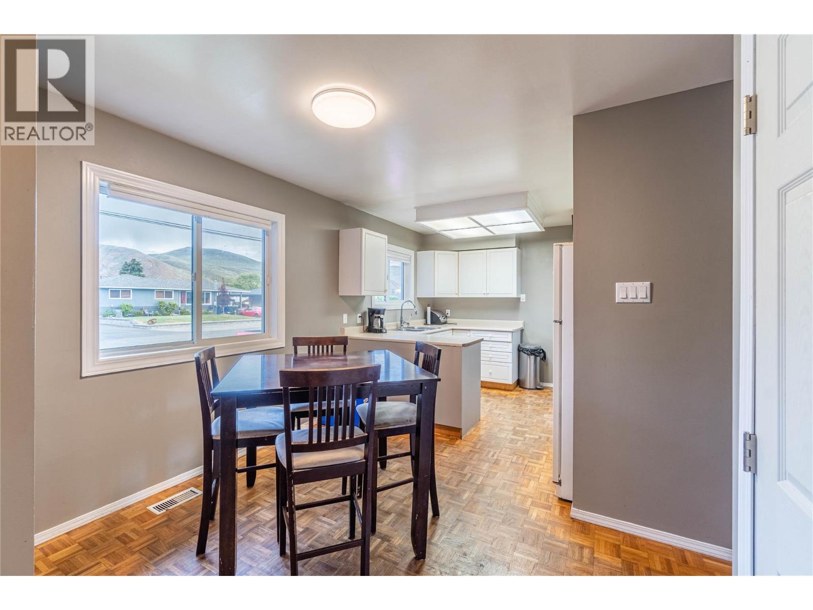 2255 Fleetwood Avenue, Kamloops, British Columbia  V2B 4S6 - Photo 6 - 10397377
