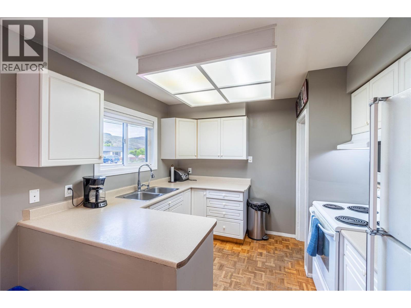 2255 Fleetwood Avenue, Kamloops, British Columbia  V2B 4S6 - Photo 7 - 10397377