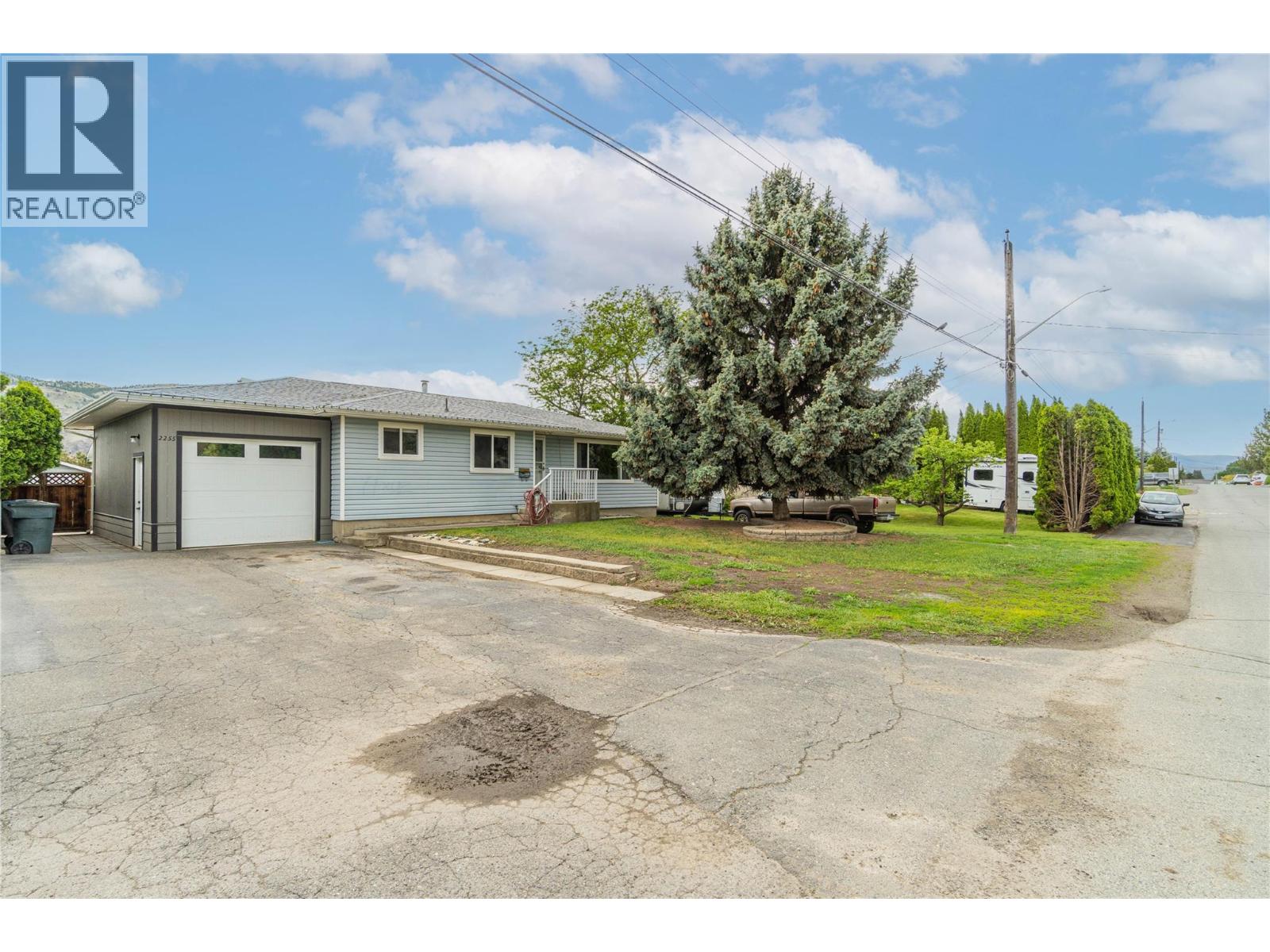 2255 Fleetwood Avenue, Kamloops, British Columbia  V2B 4S6 - Photo 3 - 10397377