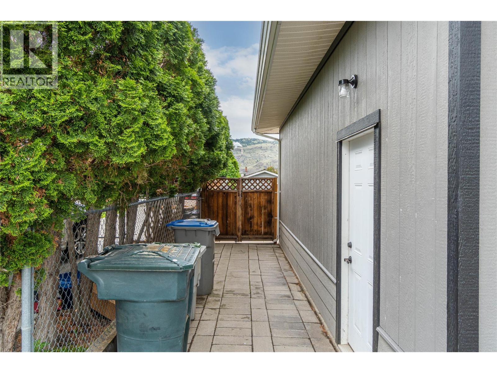 2255 Fleetwood Avenue, Kamloops, British Columbia  V2B 4S6 - Photo 32 - 10397377