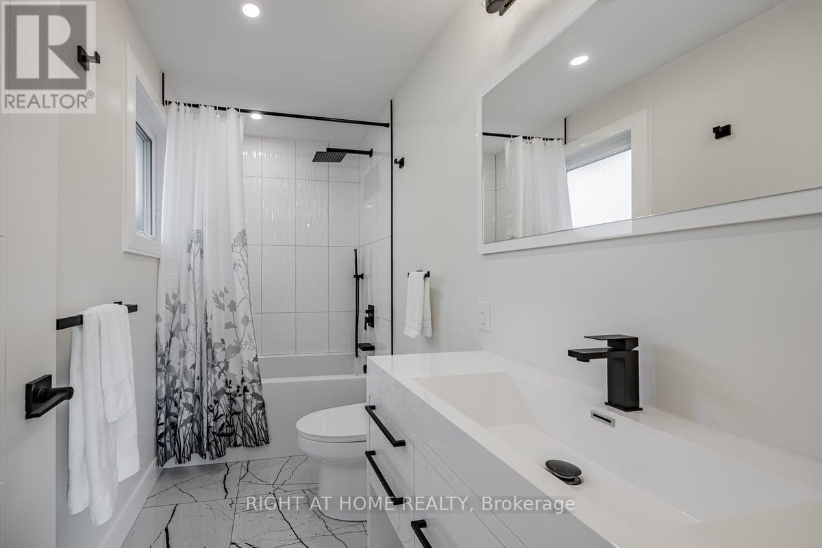 690 Hillman Crescent, Mississauga, Ontario  L4Y 2H9 - Photo 11 - W13660258