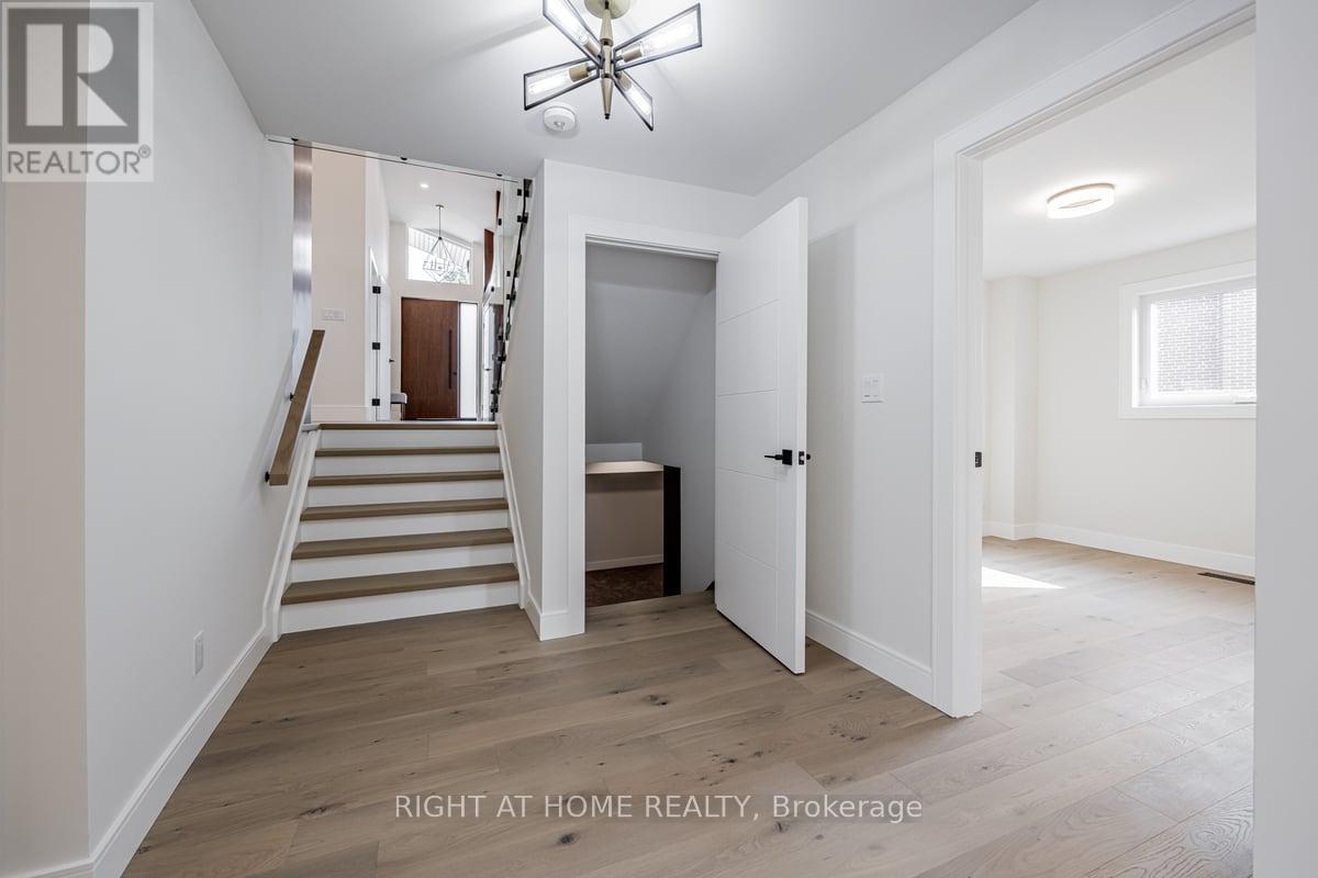 690 Hillman Crescent, Mississauga, Ontario  L4Y 2H9 - Photo 15 - W13660258