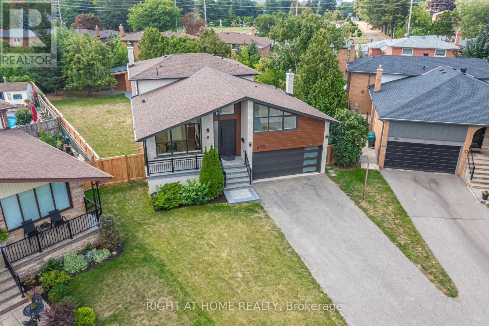 690 Hillman Crescent, Mississauga, Ontario  L4Y 2H9 - Photo 23 - W13660258