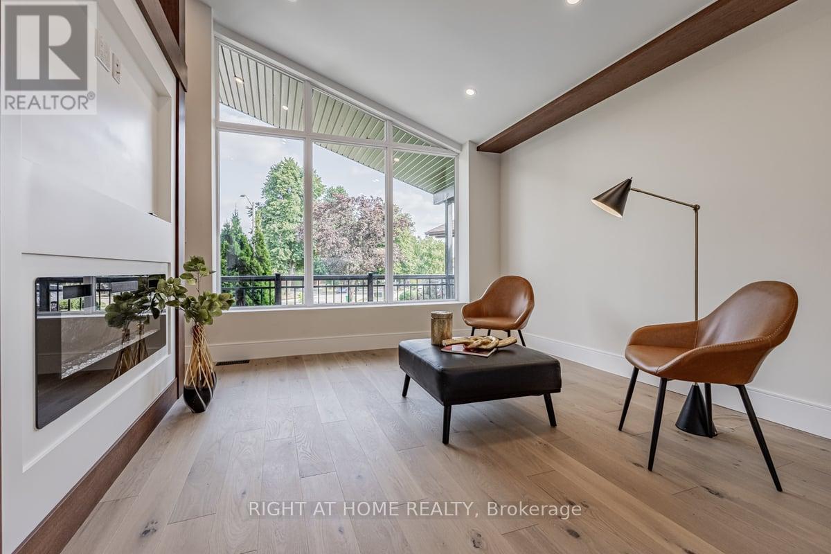 690 Hillman Crescent, Mississauga, Ontario  L4Y 2H9 - Photo 4 - W13660258