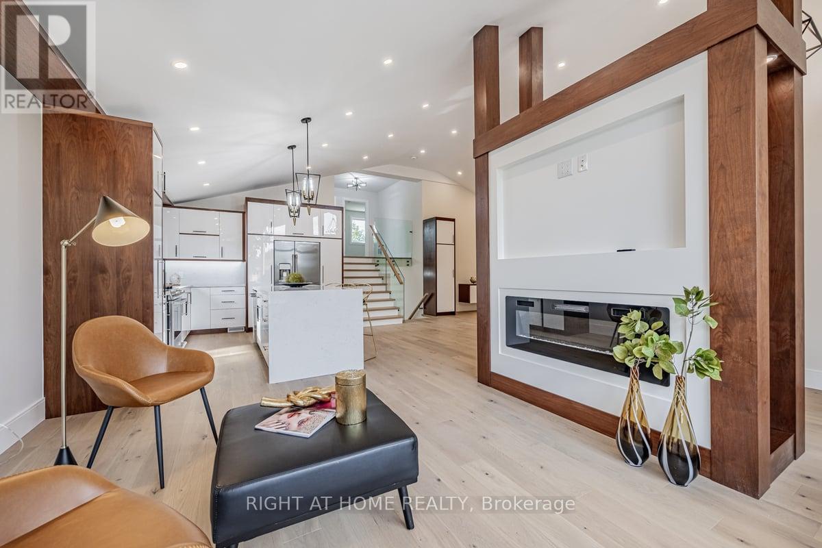 690 Hillman Crescent, Mississauga, Ontario  L4Y 2H9 - Photo 6 - W13660258