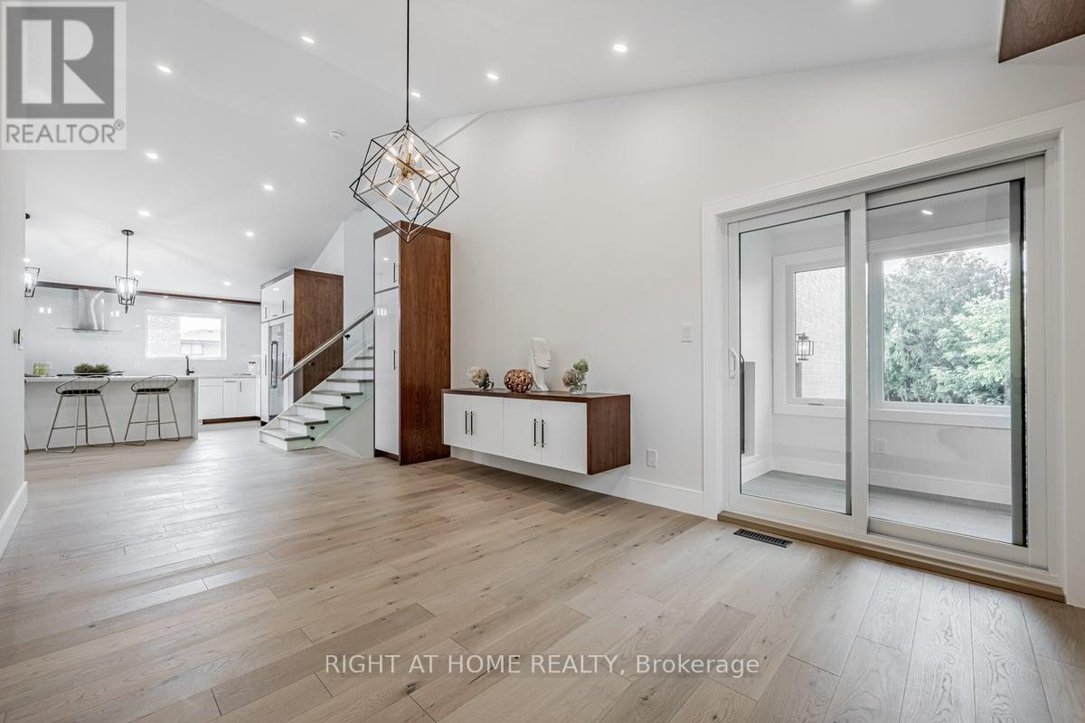 690 Hillman Crescent, Mississauga, Ontario  L4Y 2H9 - Photo 8 - W13660258