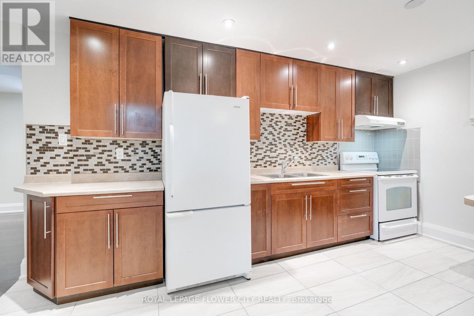 5674 Whitehorn Avenue E, Mississauga, Ontario  L5V 2A9 - Photo 3 - W13660264