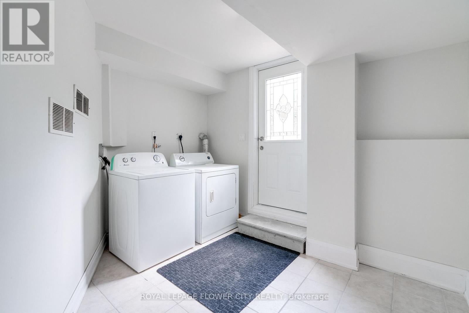 5674 Whitehorn Avenue E, Mississauga, Ontario  L5V 2A9 - Photo 4 - W13660264