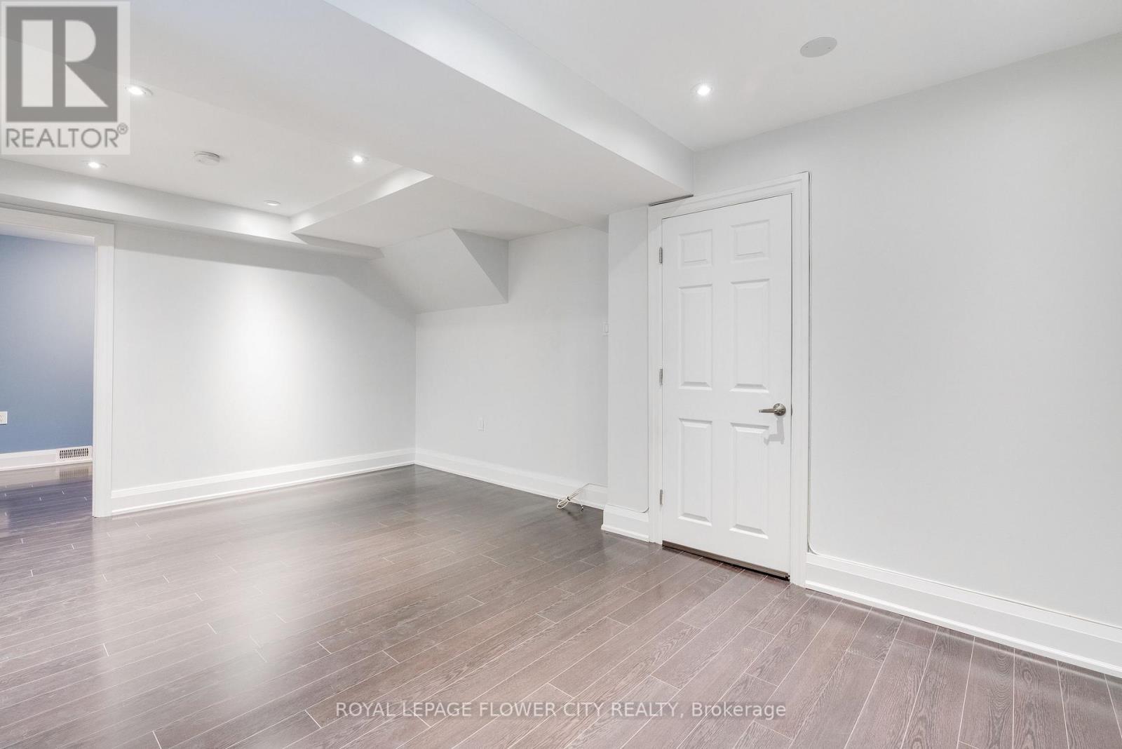5674 Whitehorn Avenue E, Mississauga, Ontario  L5V 2A9 - Photo 5 - W13660264