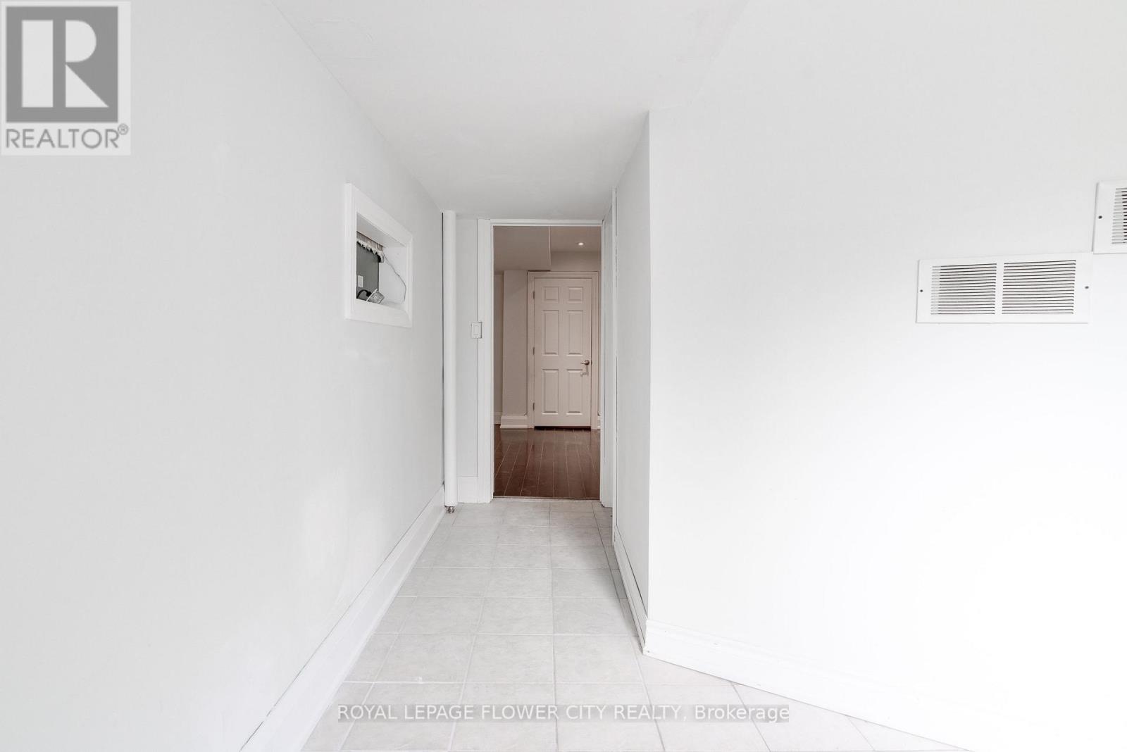 5674 Whitehorn Avenue E, Mississauga, Ontario  L5V 2A9 - Photo 7 - W13660264