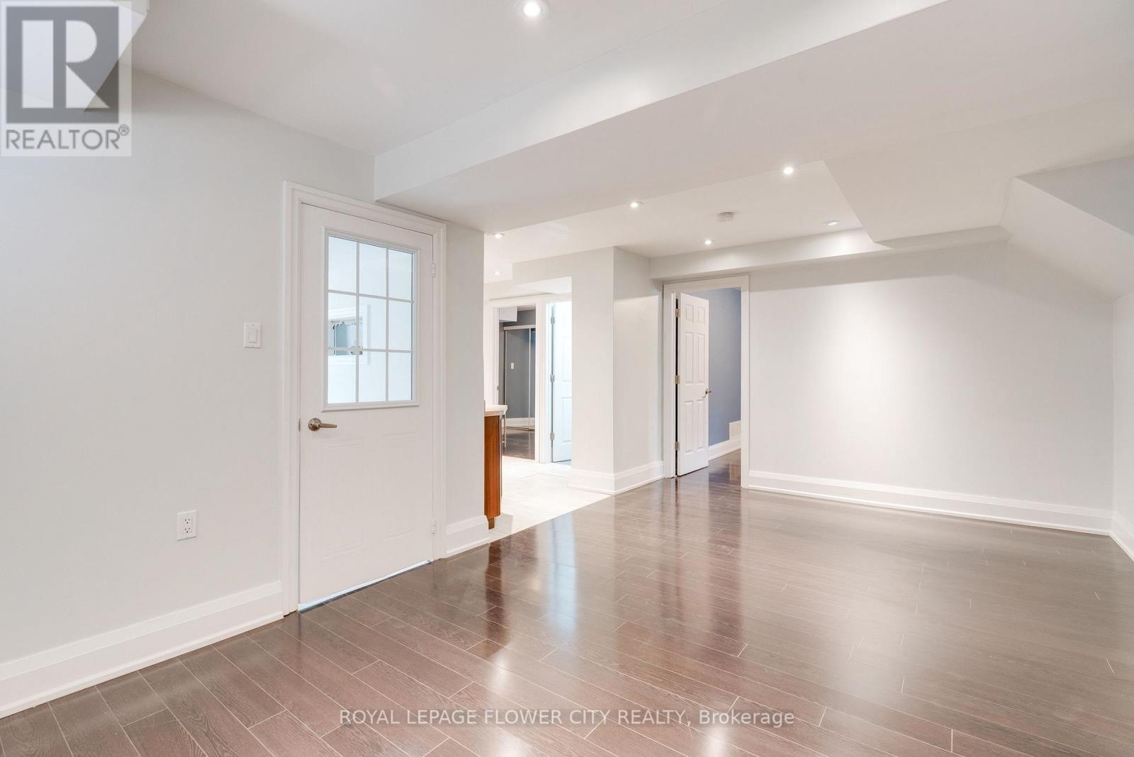 5674 Whitehorn Avenue E, Mississauga, Ontario  L5V 2A9 - Photo 8 - W13660264
