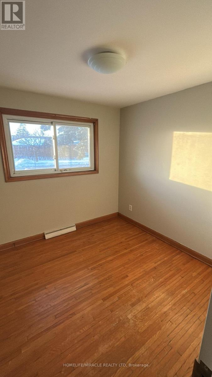 Upper - 26 Glengarry Road, St. Catharines, Ontario  L2T 2V2 - Photo 3 - X13660256