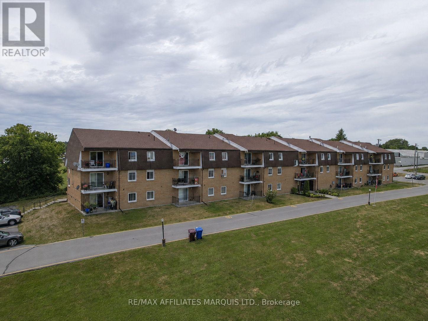 302 - 220 Kenyon Street W, North Glengarry, Ontario