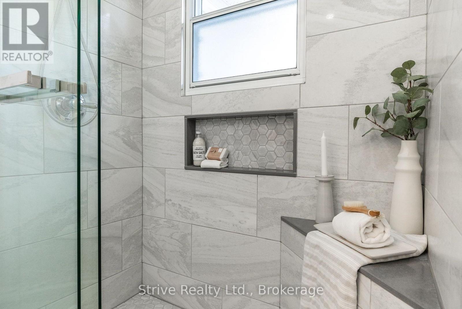 Upper - 23 Cherry Blossom Crescent, Clarington, Ontario  L1E 1G9 - Photo 16 - E13660282
