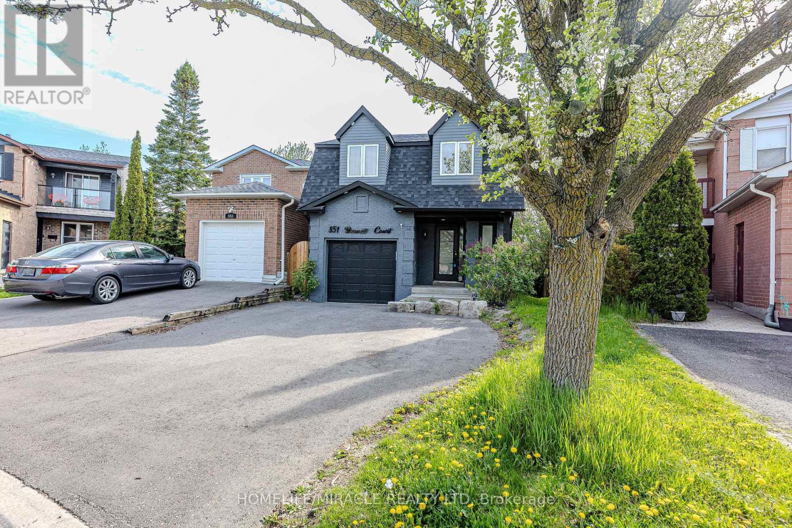 851 Bennett Court, Oshawa (Pinecrest), Ontario  L1K 1V3 - Photo 2 - E13660290
