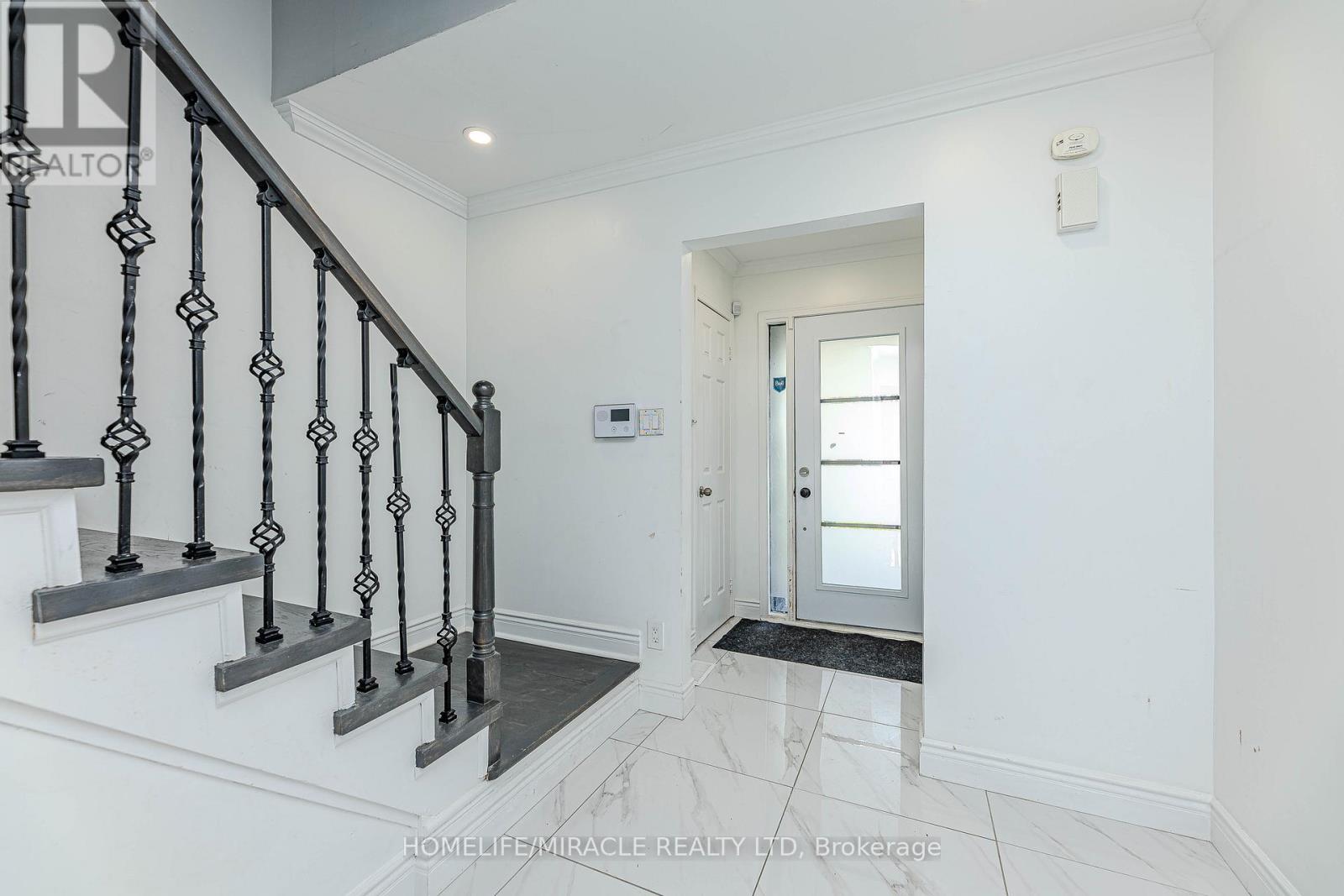 851 Bennett Court, Oshawa (Pinecrest), Ontario  L1K 1V3 - Photo 5 - E13660290
