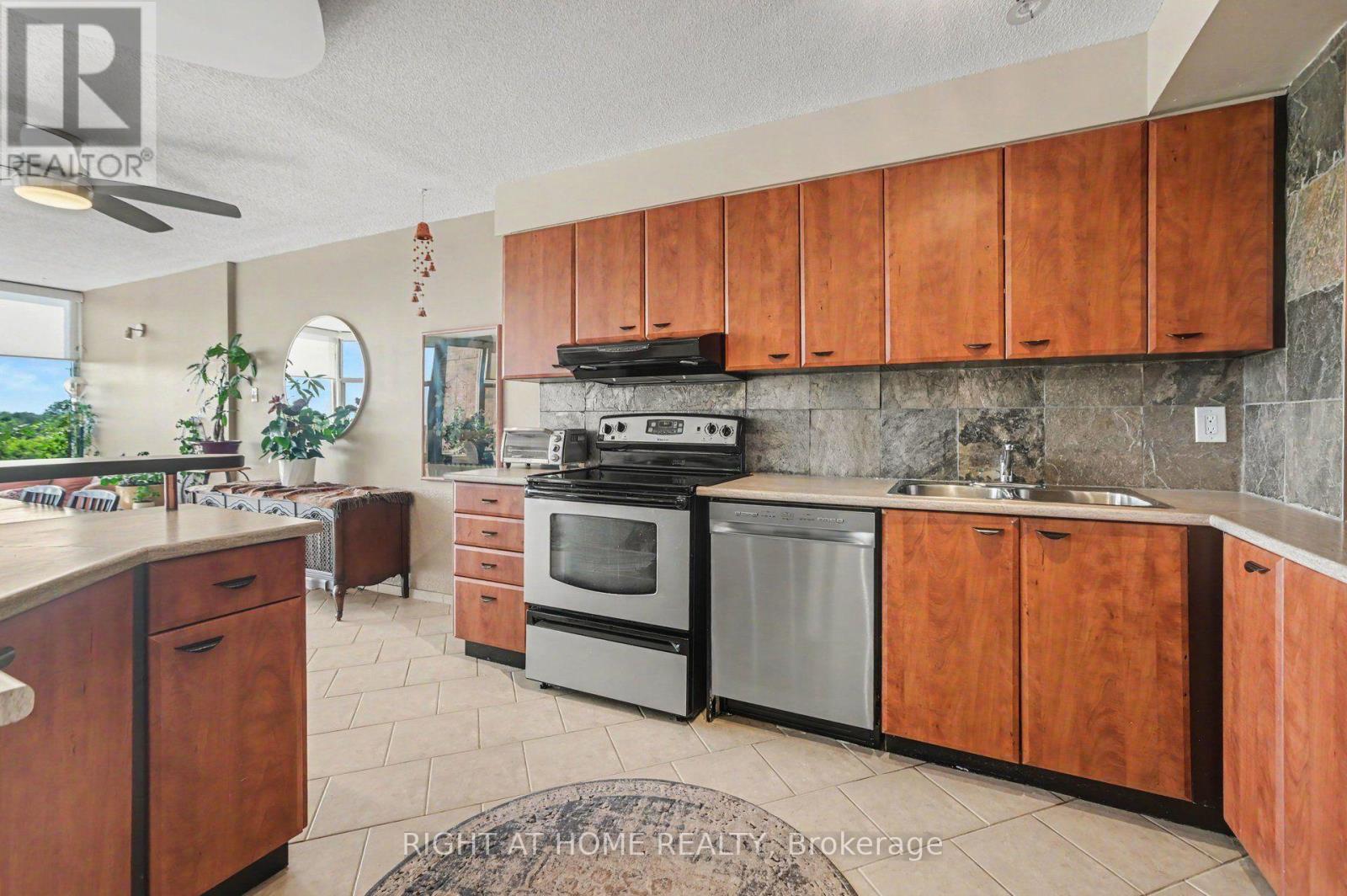 701 - 2759 Carousel Crescent, Ottawa, Ontario  K1T 2N5 - Photo 4 - X13660376