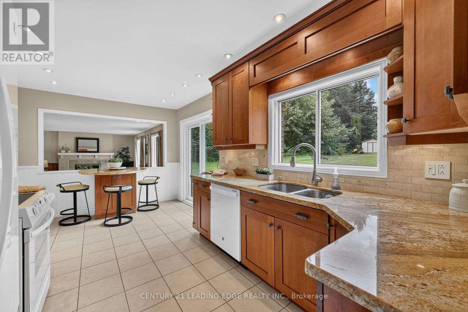 6 Cairns Boulevard, Springwater, Ontario  L9X 0N8 - Photo 17 - S13660224