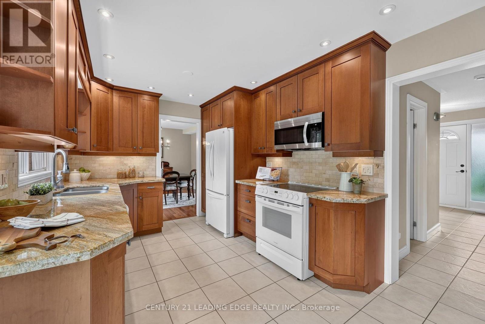 6 Cairns Boulevard, Springwater, Ontario  L9X 0N8 - Photo 19 - S13660224