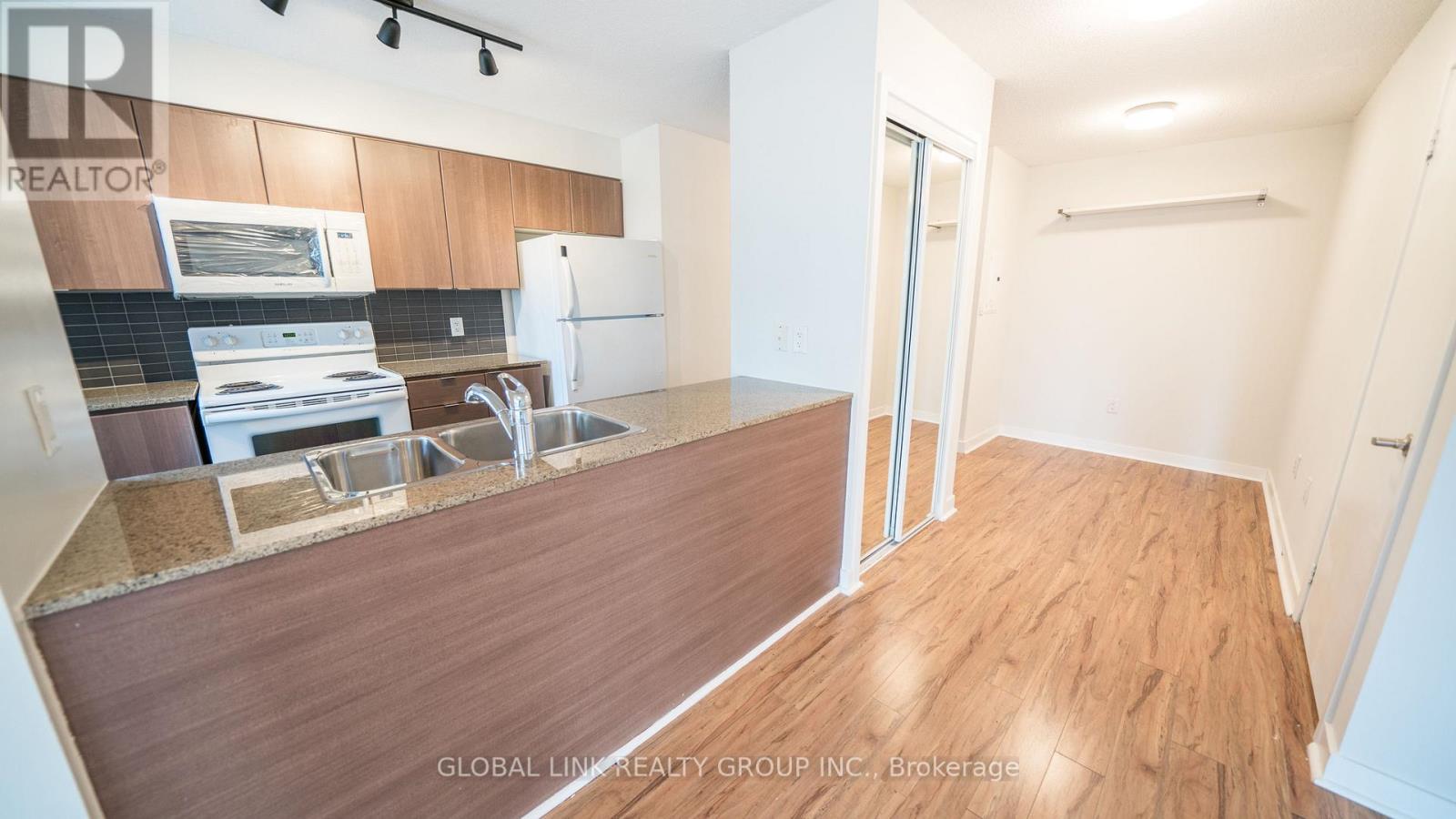 703 - 11 Brunel Court, Toronto, Ontario  M5V 3Y3 - Photo 5 - C13660360