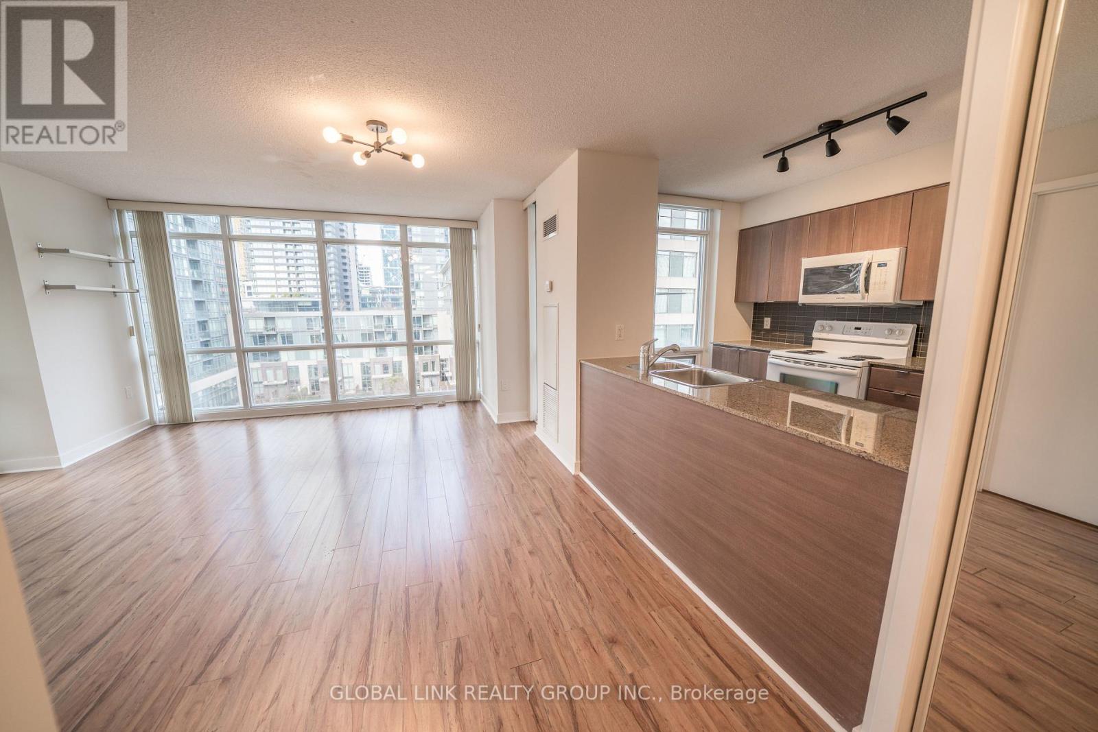 703 - 11 Brunel Court, Toronto, Ontario  M5V 3Y3 - Photo 6 - C13660360