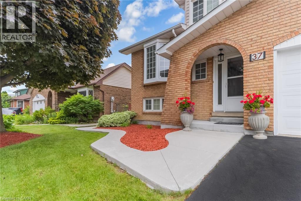 37 Blackthorn Lane, Brampton, Ontario  L6V 3K7 - Photo 2 - 40846195