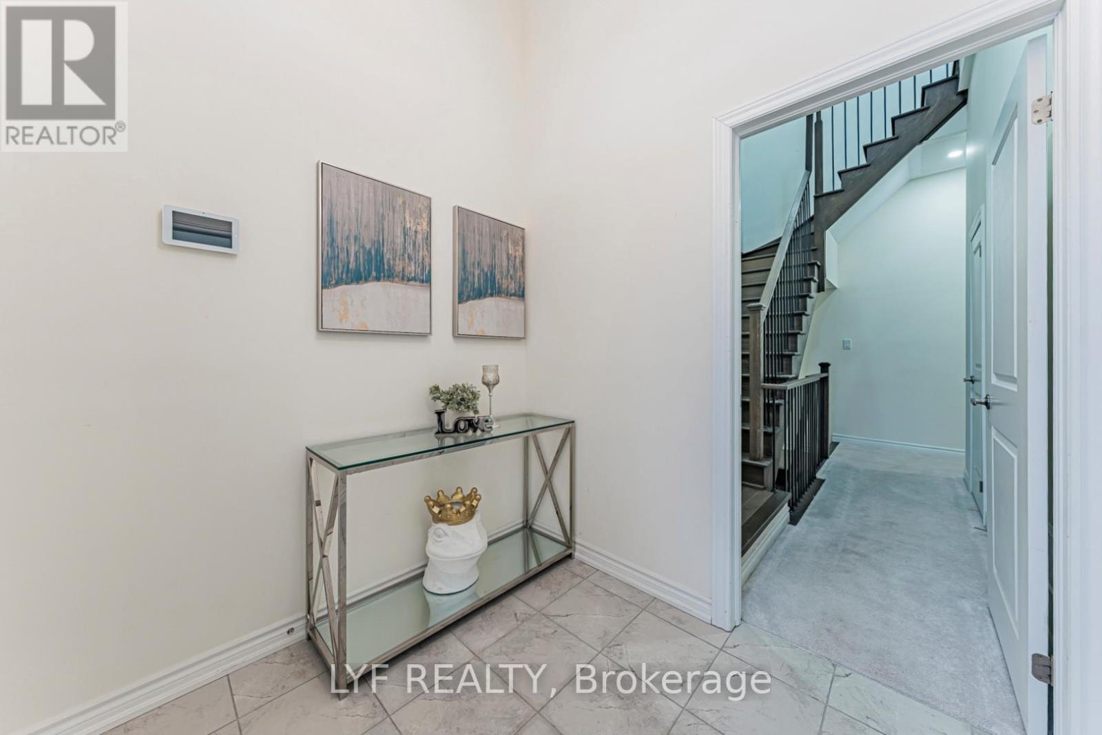 20 Lord Melborne Street, Markham, Ontario  L6C 0Z5 - Photo 2 - N13660366