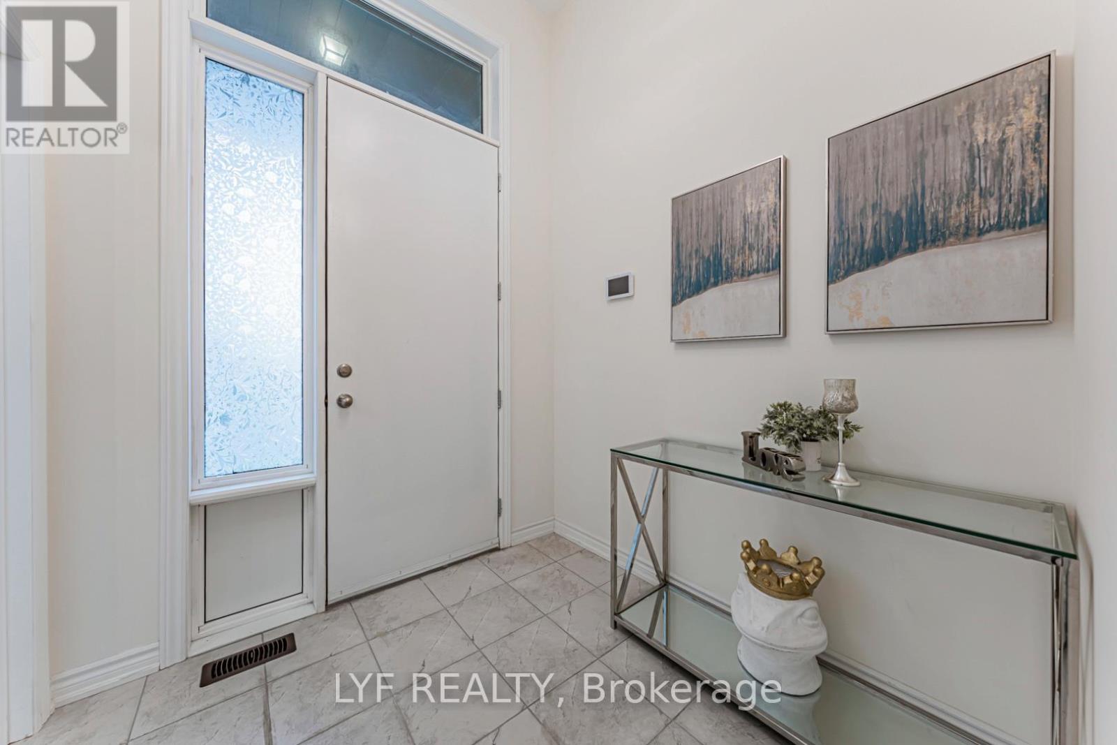 20 Lord Melborne Street, Markham, Ontario  L6C 0Z5 - Photo 4 - N13660366