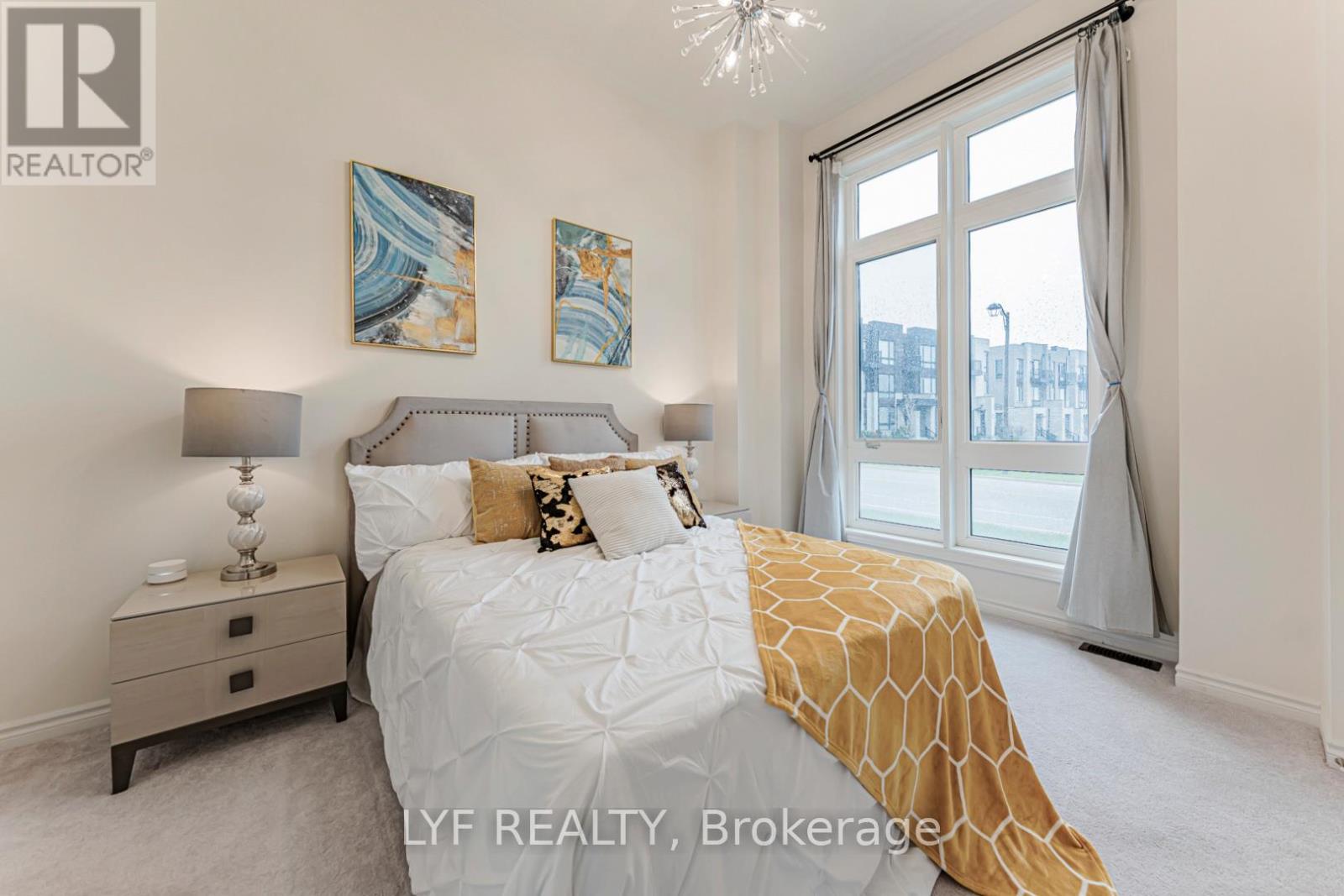 20 Lord Melborne Street, Markham, Ontario  L6C 0Z5 - Photo 5 - N13660366