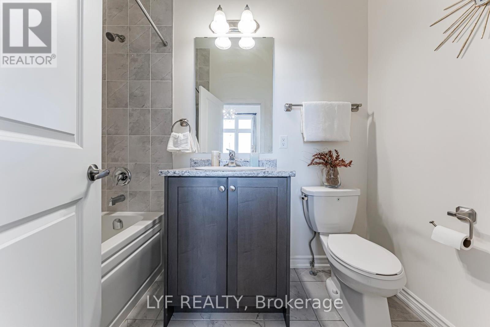 20 Lord Melborne Street, Markham, Ontario  L6C 0Z5 - Photo 7 - N13660366