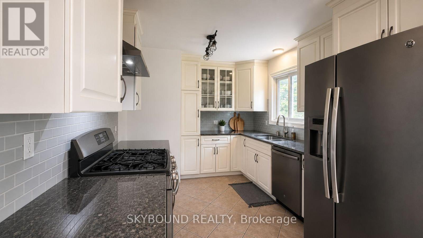 4470 Pinedale Drive, Niagara Falls, Ontario  L2E 6M5 - Photo 5 - X13535184