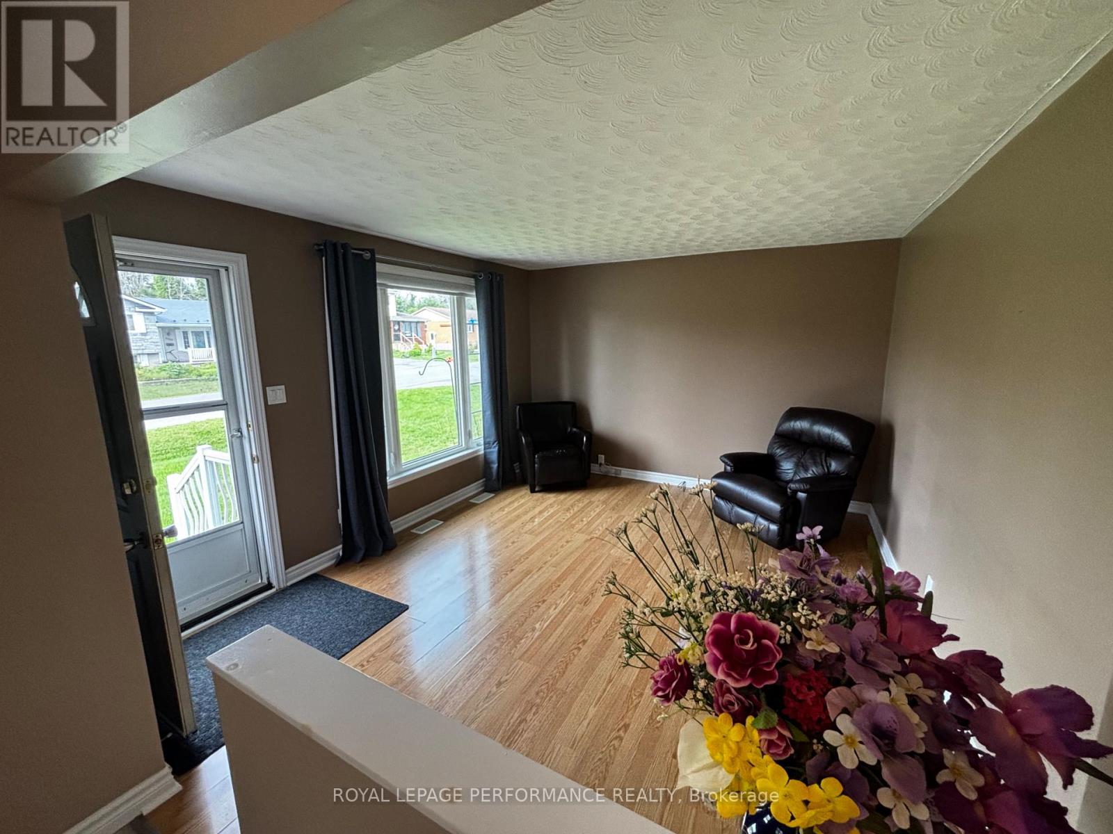 3013 Johnston Avenue, Cornwall, Ontario  K6K 1G8 - Photo 2 - X13660394
