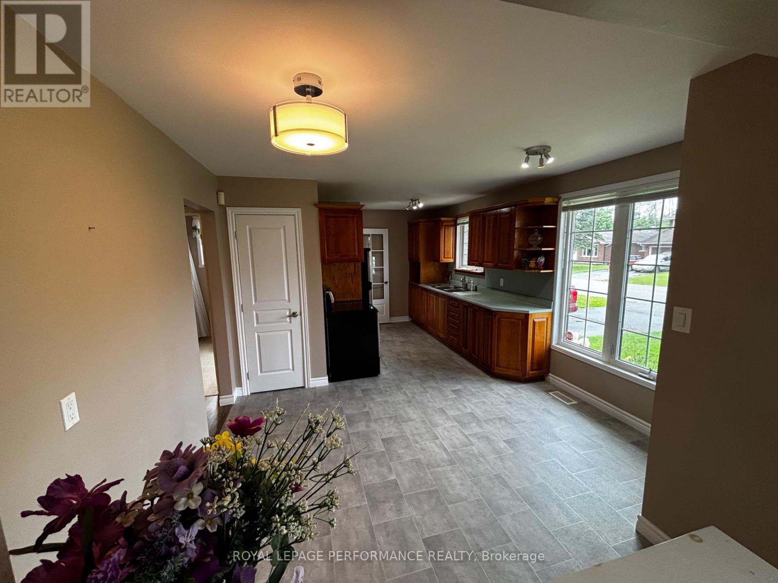 3013 Johnston Avenue, Cornwall, Ontario  K6K 1G8 - Photo 5 - X13660394