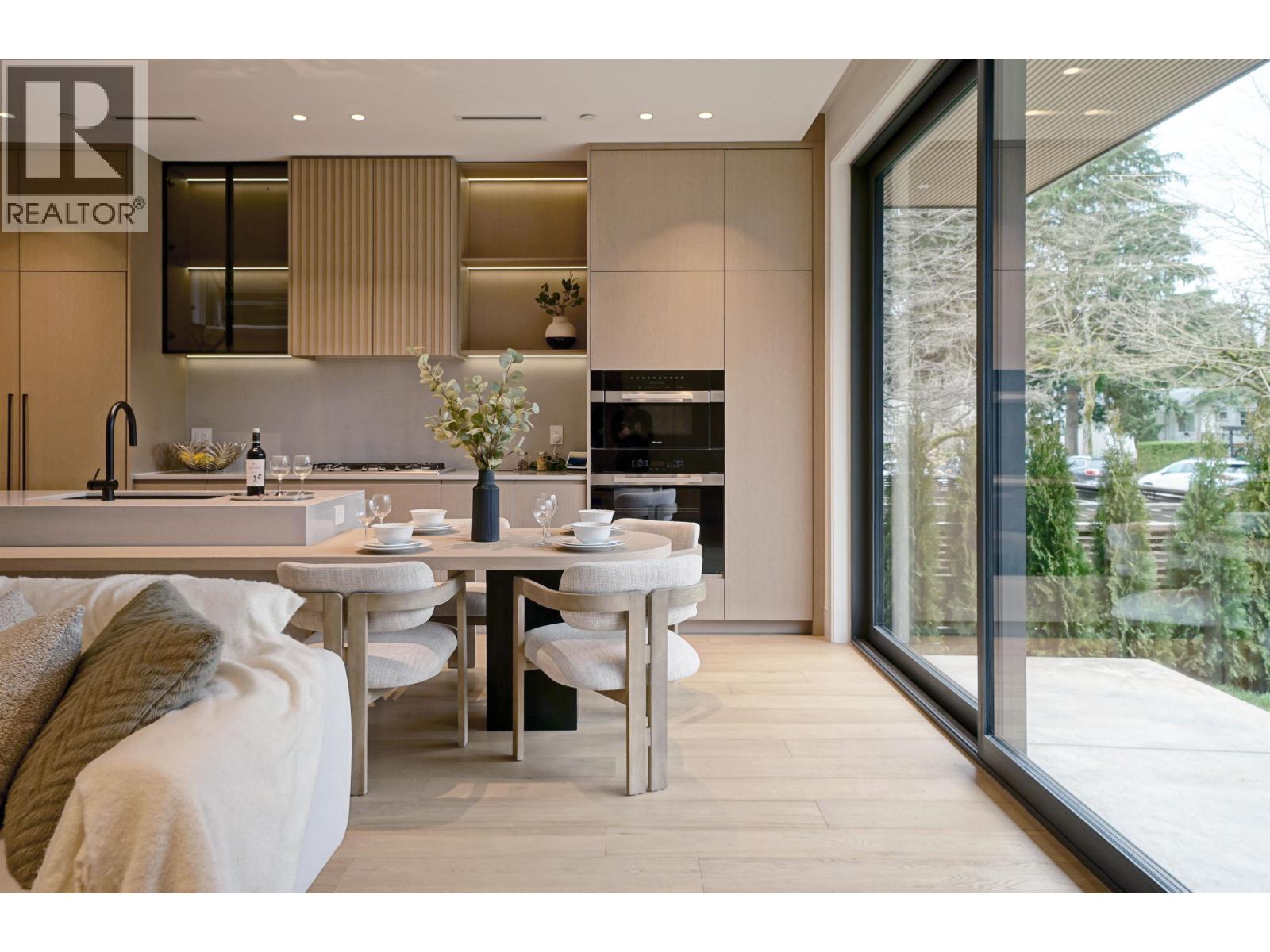 1 4634 W 15TH AVENUE, Vancouver, British Columbia