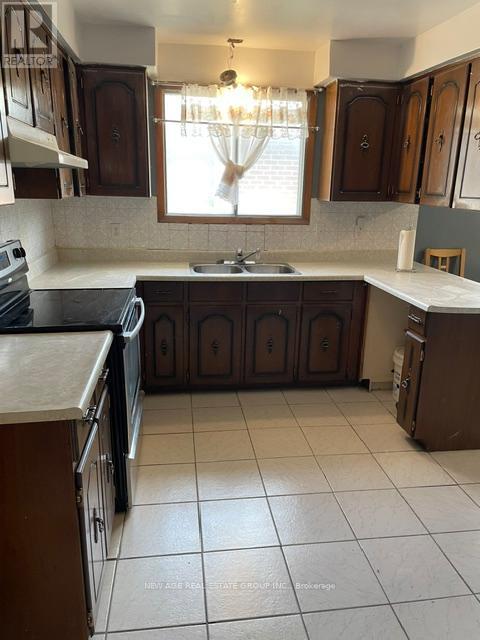112 Anthia Drive W, Toronto, Ontario  M9L 1K8 - Photo 3 - W13660390