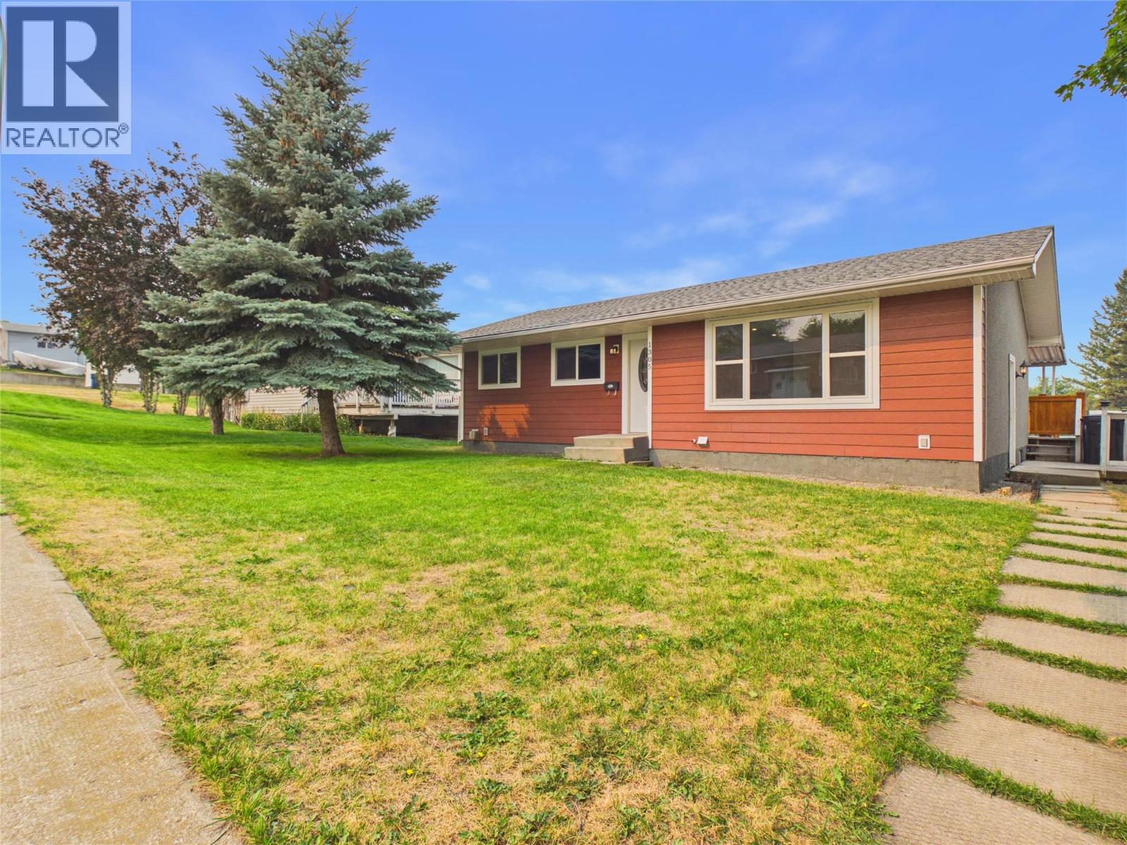 1305 10th Avenue S, Cranbrook, British Columbia  V1C 2N7 - Photo 2 - 10397317