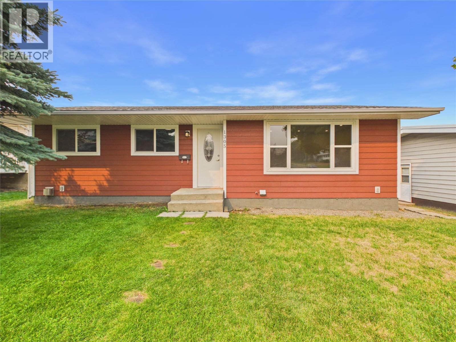 1305 10th Avenue S, Cranbrook, British Columbia  V1C 2N7 - Photo 1 - 10397317