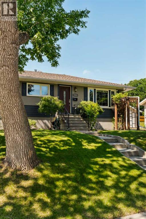 5919 Thornton Road NW, Calgary, Alberta  T2K 3C3 - Photo 5 - A2329511