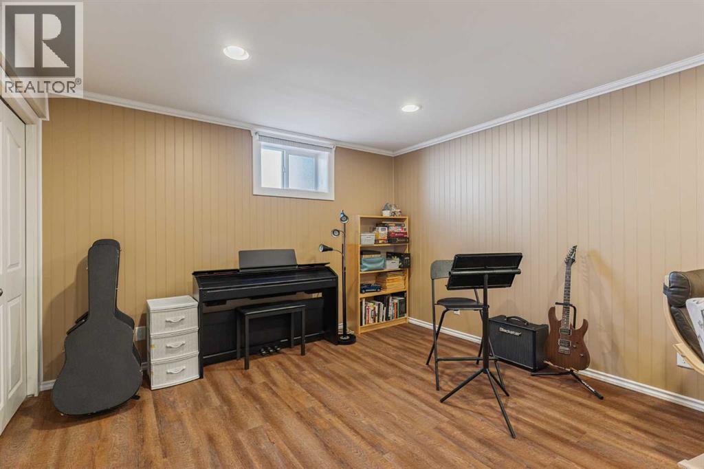 5919 Thornton Road NW, Calgary, Alberta  T2K 3C3 - Photo 24 - A2329511