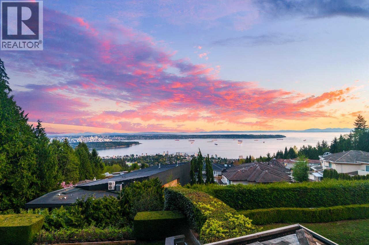 1626 Pinecrest Drive, West Vancouver, British Columbia V7S 3H3 - Photo 3 - R3154516