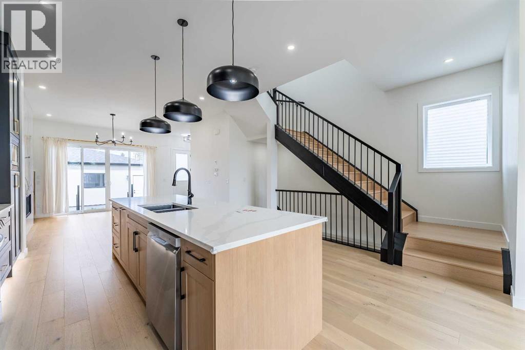 3925 74 Street NW, Calgary, Alberta  T3B 2M5 - Photo 6 - A2315441