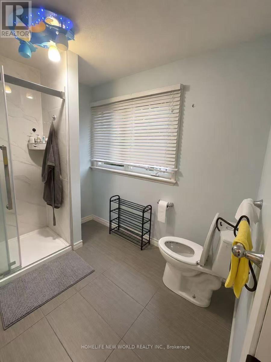 Ensuite Bedroom - 3361 Sanderling Crescent, Mississauga, Ontario L5L 3P3 - Photo 3 - W13660424