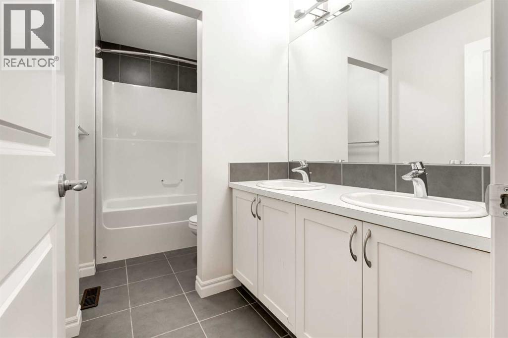 104 Hillcrest Avenue SW, Airdrie, Alberta  T4B 4C8 - Photo 36 - A2292997