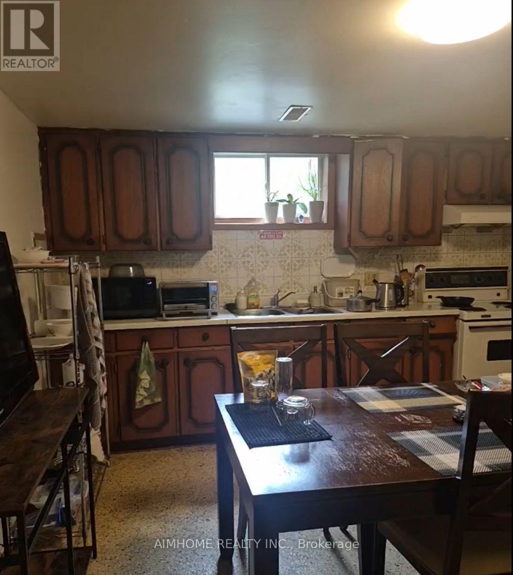 Lower - 256 Patricia Avenue, Toronto, Ontario  M2M 1J8 - Photo 4 - C13637888