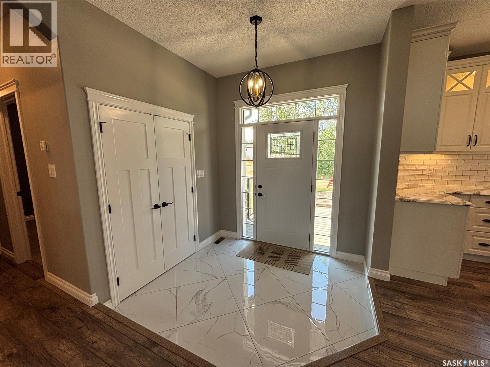 214 Hillside Drive, Tobin Lake, Saskatchewan  S0E 1E0 - Photo 3 - SK042893